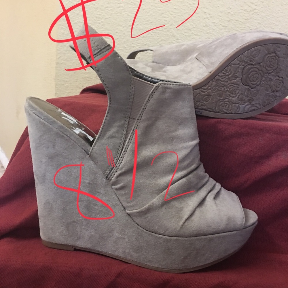 Shoes - Picture 7 of 8